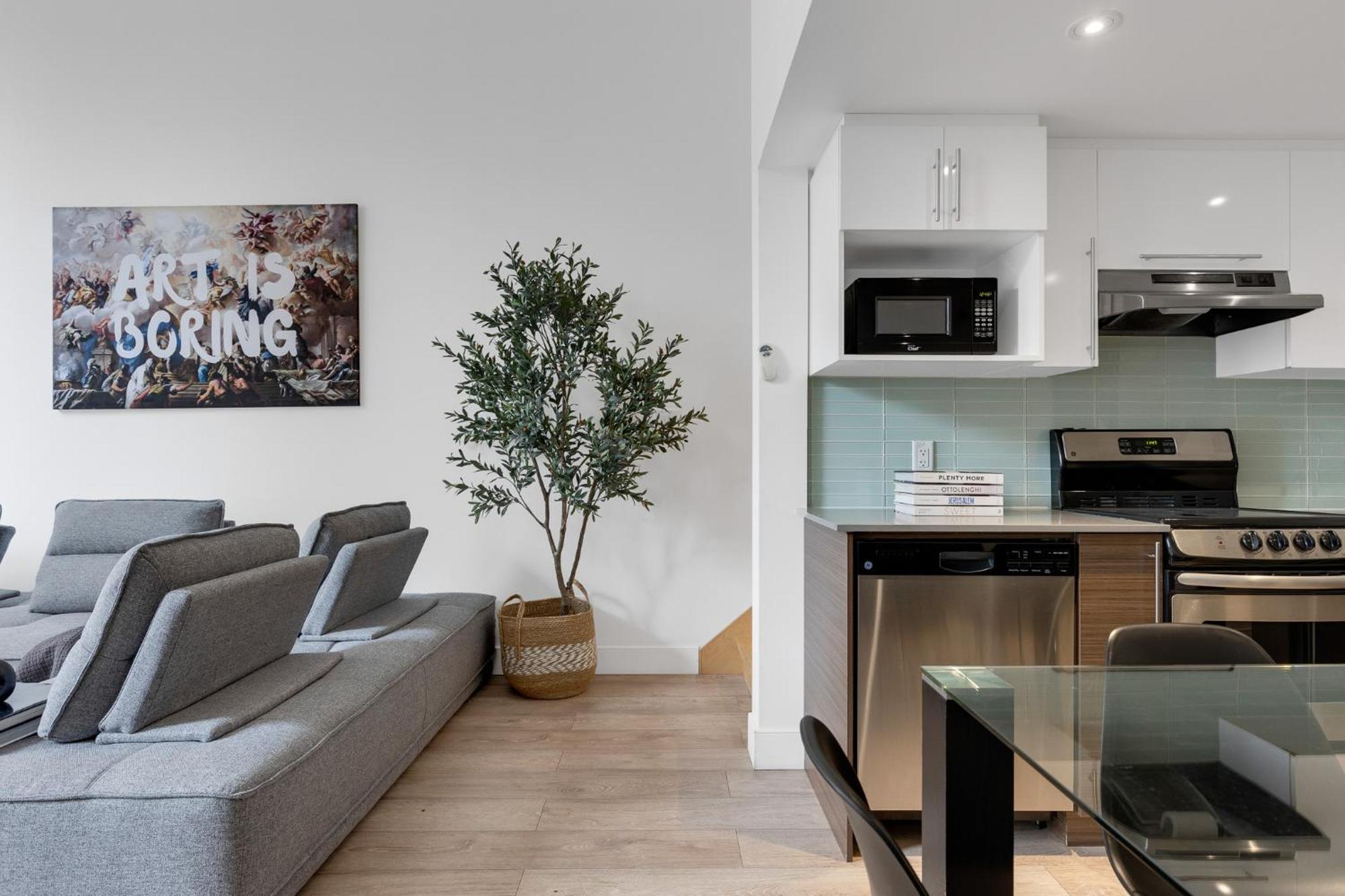 Liv Mtl Downtown Aparthotel มอนทรีอัล ภายนอก รูปภาพ