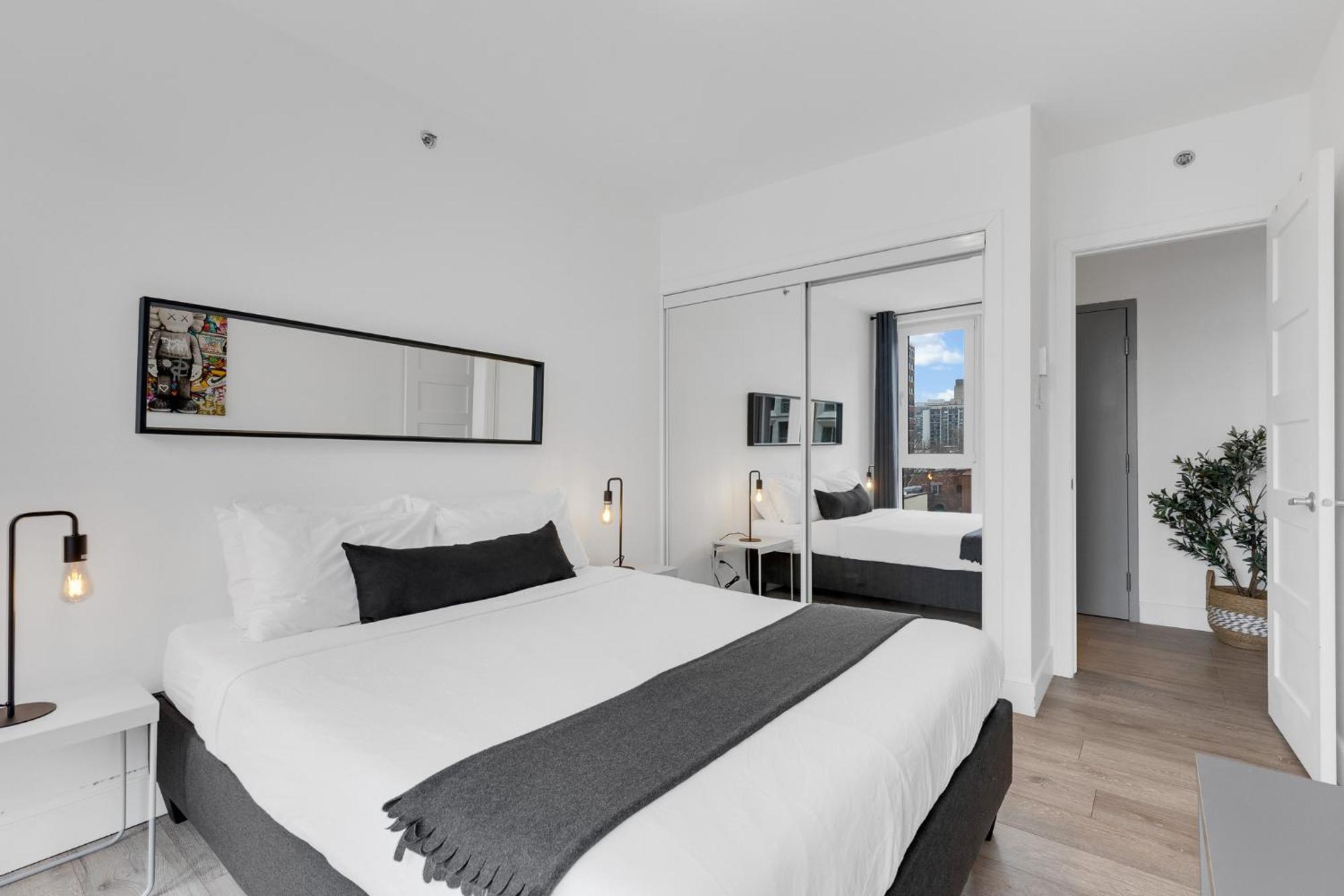 Liv Mtl Downtown Aparthotel มอนทรีอัล ภายนอก รูปภาพ