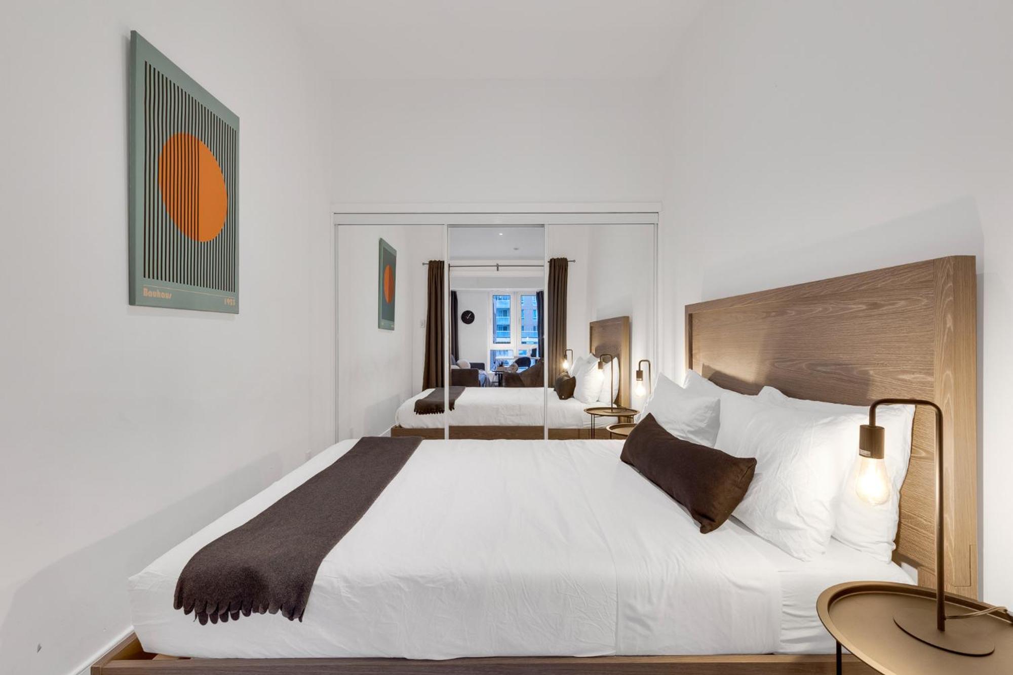Liv Mtl Downtown Aparthotel มอนทรีอัล ภายนอก รูปภาพ